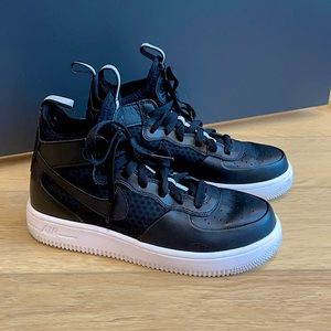 Nike Air - Air Force 1 - Size 6Y = 8 Women’s